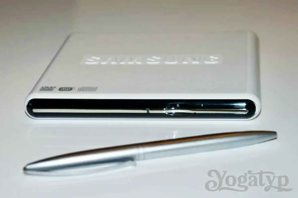 Fingerdicker externer DVD-Brenner für den mobilen Computerfreund: Der Samsung SE-S084D