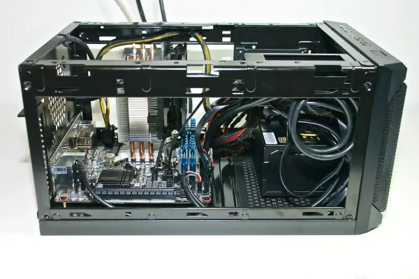 Bau eines Mini-ITX Kraftzwergen mit Intel Core i5-4590 im Sharkoon QB One